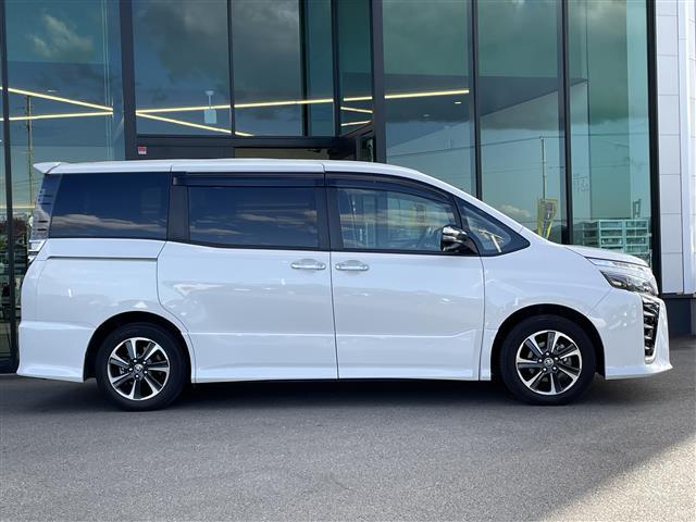 ヴォクシー ZS 煌II 純正ナビ フルセグTV バックカメラ 後席モニター ETC2.0 ドラレコ トヨタセーフティセンス クルコン コーナーセンサー 両側電動スライドドア シートバックテーブル 純正アルミホイール(35枚目)