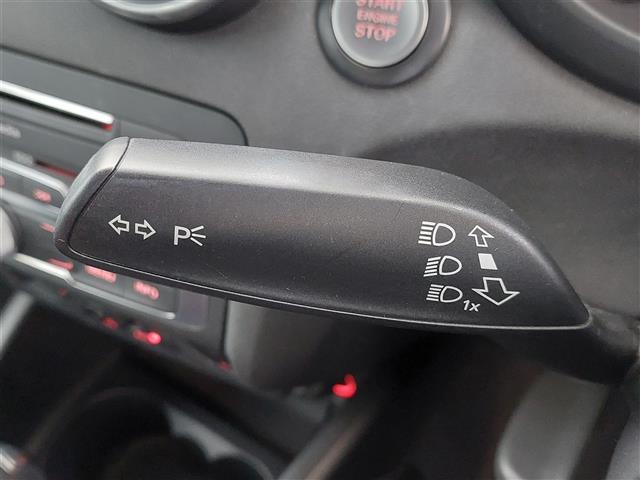 A1スポーツバック 1.0TFSI 純正ナビ フルセグTV 障害物センサー プッシュスタート アイドリングストップ HIDヘッドライト オートライト ETC 純正アルミホイール 横滑り防止装置(17枚目)