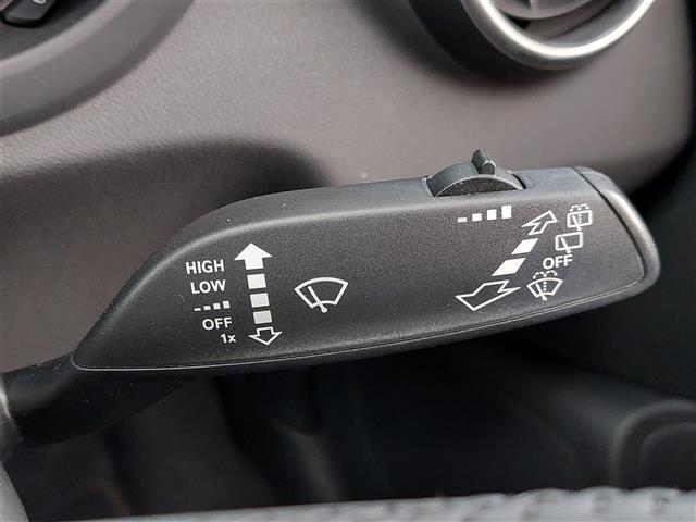 A1スポーツバック 1.0TFSI 純正ナビ フルセグTV 障害物センサー プッシュスタート アイドリングストップ HIDヘッドライト オートライト ETC 純正アルミホイール 横滑り防止装置(18枚目)