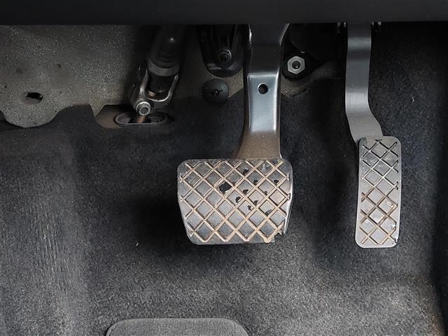 A1スポーツバック 1.0TFSI 純正ナビ フルセグTV 障害物センサー プッシュスタート アイドリングストップ HIDヘッドライト オートライト ETC 純正アルミホイール 横滑り防止装置(22枚目)