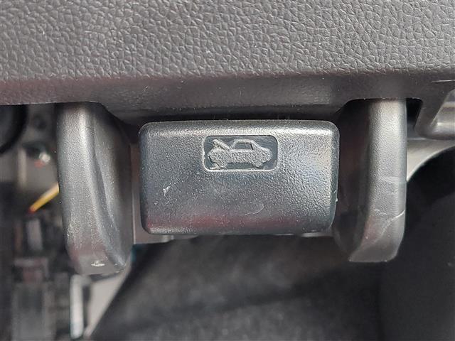 スイフトスポーツ ベースグレード 6MT 純正8型ナビ 衝突軽減 アダプティブクルーズコントロール ETC シートヒーター LEDヘッドライト フォグランプ オートライト 純正17インチAW 純正フロアマット スマートキー スペアキー(12枚目)