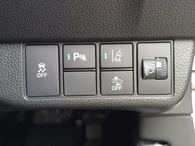 �y�H�O��E�}���@�\�z�͂ݏo�������ȂƂ��A�f�B�X�v���[�\���ƃX�e�A�����O�U���̌x���Œ��ӂ𑣂��ƂƂ��ɁA�Ԑ����֖߂�悤�ɃX�e�A�����O������x�����܂��B�@�\�ɂ͌��E�����邽�߂����ӂ��������B