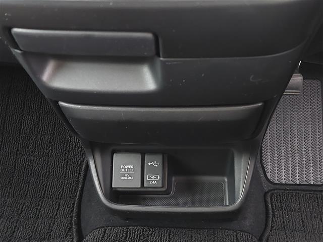 フリード＋ハイブリッド ハイブリッド・クロスターホンダセンシング　衝突軽減ブレーキ　純正ナビ　後方カメラ　ＥＴＣ　両側電動スライドドア　ハーフレザーシート　シートヒーター　ＬＥＤヘッドライト　フォグランプ　オートライト　純正１５インチＡＷ　純正フロアマット　ＥＴＣ（11枚目）