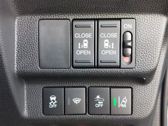 フリード＋ハイブリッド ハイブリッド・クロスターホンダセンシング　衝突軽減ブレーキ　純正ナビ　後方カメラ　ＥＴＣ　両側電動スライドドア　ハーフレザーシート　シートヒーター　ＬＥＤヘッドライト　フォグランプ　オートライト　純正１５インチＡＷ　純正フロアマット　ＥＴＣ（14枚目）