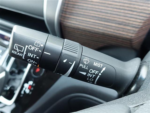 フリード＋ハイブリッド ハイブリッド・クロスターホンダセンシング　衝突軽減ブレーキ　純正ナビ　後方カメラ　ＥＴＣ　両側電動スライドドア　ハーフレザーシート　シートヒーター　ＬＥＤヘッドライト　フォグランプ　オートライト　純正１５インチＡＷ　純正フロアマット　ＥＴＣ（18枚目）