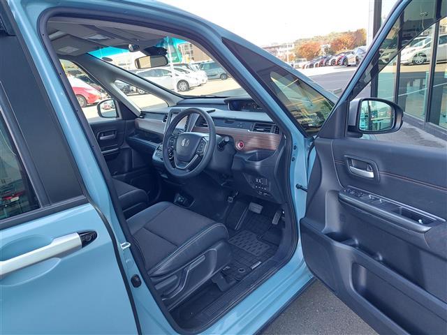 フリード＋ハイブリッド ハイブリッド・クロスターホンダセンシング　衝突軽減ブレーキ　純正ナビ　後方カメラ　ＥＴＣ　両側電動スライドドア　ハーフレザーシート　シートヒーター　ＬＥＤヘッドライト　フォグランプ　オートライト　純正１５インチＡＷ　純正フロアマット　ＥＴＣ（21枚目）