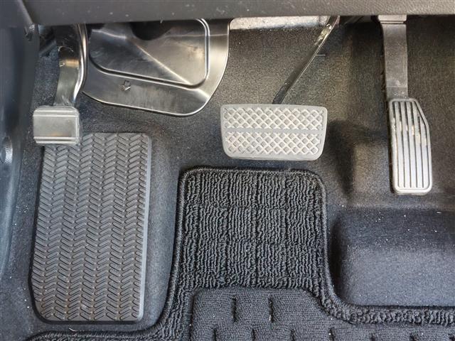 フリード＋ハイブリッド ハイブリッド・クロスターホンダセンシング　衝突軽減ブレーキ　純正ナビ　後方カメラ　ＥＴＣ　両側電動スライドドア　ハーフレザーシート　シートヒーター　ＬＥＤヘッドライト　フォグランプ　オートライト　純正１５インチＡＷ　純正フロアマット　ＥＴＣ（22枚目）