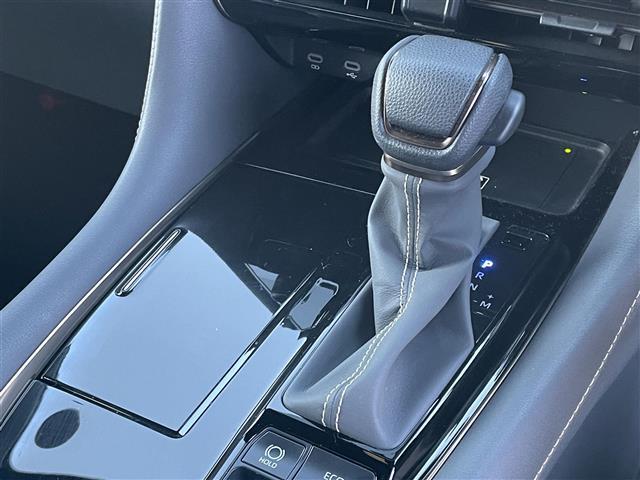 アルファード Ｚ　パノラマルーフ　純正１４型ナビ　天吊モニター　パノラミックビューモニター　自動駐車　１オーナー車　Ｂカメラ　１００Ｖ電源　ナビテレビ　エアコン　レーンキープ　ＢＴ接続　ＬＥＤ　スマキ　ム－ンル－フ（12枚目）