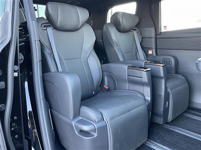 アルファード Ｚ　パノラマルーフ　純正１４型ナビ　天吊モニター　パノラミックビューモニター　自動駐車　１オーナー車　Ｂカメラ　１００Ｖ電源　ナビテレビ　エアコン　レーンキープ　ＢＴ接続　ＬＥＤ　スマキ　ム－ンル－フ（17枚目）