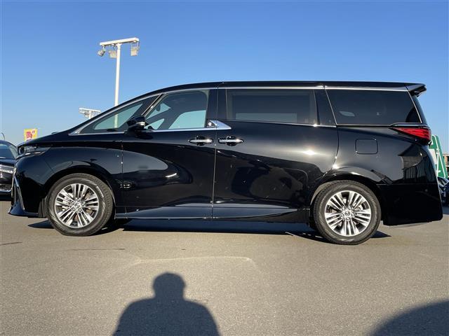 アルファード Ｚ　パノラマルーフ　純正１４型ナビ　天吊モニター　パノラミックビューモニター　自動駐車　１オーナー車　Ｂカメラ　１００Ｖ電源　ナビテレビ　エアコン　レーンキープ　ＢＴ接続　ＬＥＤ　スマキ　ム－ンル－フ（28枚目）