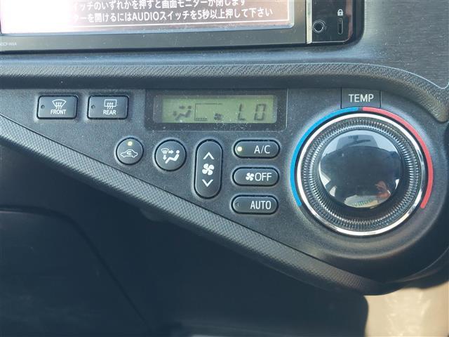 アクア G 純正ナビ フルセグTV ETC プッシュスタート 純正フロアマット オートライト ドアバイザー スマートキー オートエアコン パワーステアリング パワーウィンドウ bluetooth ナビTV 地デジ(9枚目)