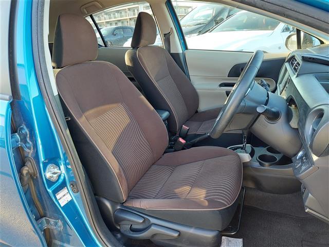 アクア G 純正ナビ フルセグTV ETC プッシュスタート 純正フロアマット オートライト ドアバイザー スマートキー オートエアコン パワーステアリング パワーウィンドウ bluetooth ナビTV 地デジ(22枚目)