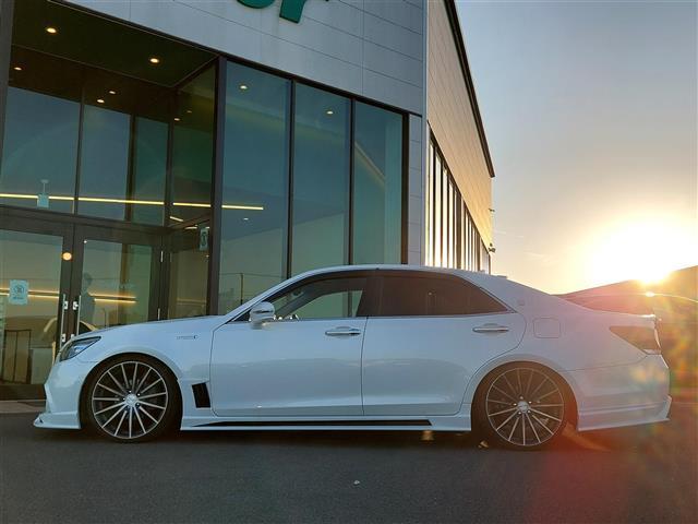 クラウンハイブリッド アスリートS ブラックスタイル サンルーフ 純正ナビ パノラミックビューモニター ROJAMフルエアロ ROJAM4本出マフラー レーダークルーズコントロール キセノンヘッドライト レザーシート シートヒーター セーフティセンス(35枚目)