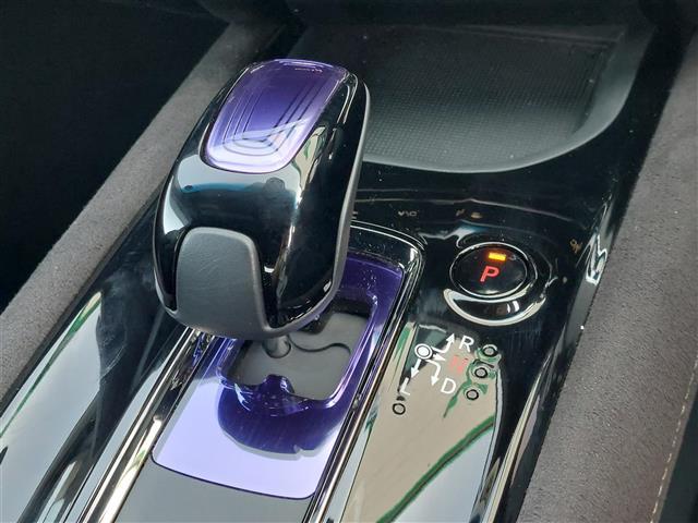 ヴェゼル ハイブリッド　純正７インチナビ　フルセグＴＶ　バックカメラ　ＥＴＣ　ホンダセンシング　アダプティブクルーズコントロール　衝突軽減ブレーキ　パドルシフト　ハーフレザーシート　シートヒーター　純正アルミホイール　ＥＳＣ（10枚目）