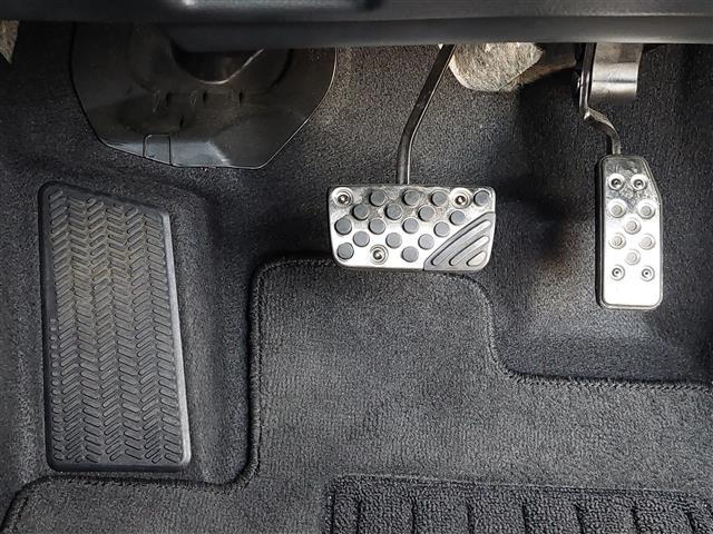 ヴェゼル ハイブリッド　純正７インチナビ　フルセグＴＶ　バックカメラ　ＥＴＣ　ホンダセンシング　アダプティブクルーズコントロール　衝突軽減ブレーキ　パドルシフト　ハーフレザーシート　シートヒーター　純正アルミホイール　ＥＳＣ（23枚目）