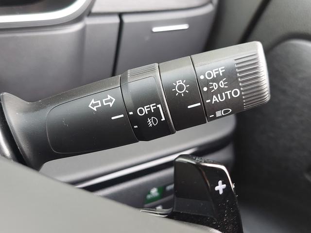 オデッセイハイブリッド ｅ：ＨＥＶアブソルート・ＥＸブラックエディション　純正１１インチナビ　フルセグ　全方位カメラ　フリップダウンモニター　ビルトインＥＴＣ　両側パワースライドドア　ワイヤレス充電　パドルシフト　レザーシート　シートヒーター　オットマン　パワーテールゲート（17枚目）