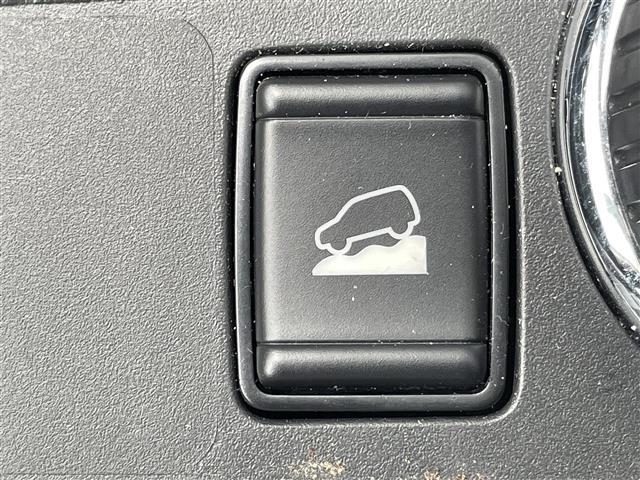 エクストレイル ２０Ｘ　４ＷＤ　社外メモリナビ　フルセグ　バックカメラ　ＥＴＣ　パワーテールゲート　ルーフレール　エマージェンシーブレーキ　コーナーセンサー　スマートキー　アイドリングストップ　純正１８インチＡＷ　ＶＳＡ（9枚目）