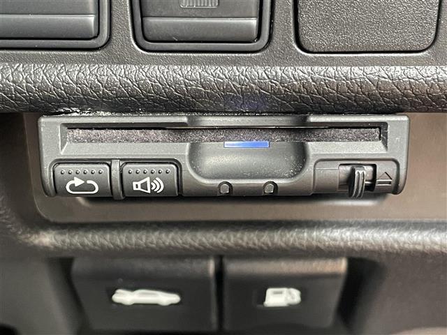 エクストレイル ２０Ｘ　４ＷＤ　社外メモリナビ　フルセグ　バックカメラ　ＥＴＣ　パワーテールゲート　ルーフレール　エマージェンシーブレーキ　コーナーセンサー　スマートキー　アイドリングストップ　純正１８インチＡＷ　ＶＳＡ（12枚目）