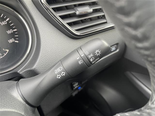 エクストレイル ２０Ｘ　４ＷＤ　社外メモリナビ　フルセグ　バックカメラ　ＥＴＣ　パワーテールゲート　ルーフレール　エマージェンシーブレーキ　コーナーセンサー　スマートキー　アイドリングストップ　純正１８インチＡＷ　ＶＳＡ（16枚目）