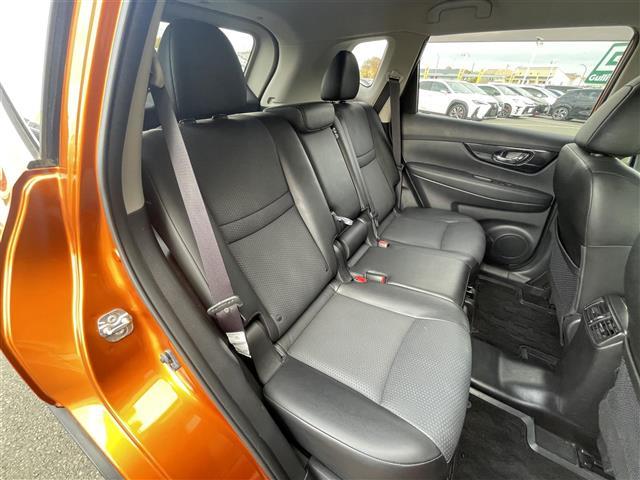 エクストレイル ２０Ｘ　４ＷＤ　社外メモリナビ　フルセグ　バックカメラ　ＥＴＣ　パワーテールゲート　ルーフレール　エマージェンシーブレーキ　コーナーセンサー　スマートキー　アイドリングストップ　純正１８インチＡＷ　ＶＳＡ（22枚目）