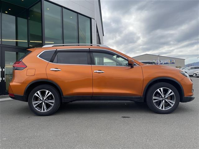 エクストレイル ２０Ｘ　４ＷＤ　社外メモリナビ　フルセグ　バックカメラ　ＥＴＣ　パワーテールゲート　ルーフレール　エマージェンシーブレーキ　コーナーセンサー　スマートキー　アイドリングストップ　純正１８インチＡＷ　ＶＳＡ（35枚目）