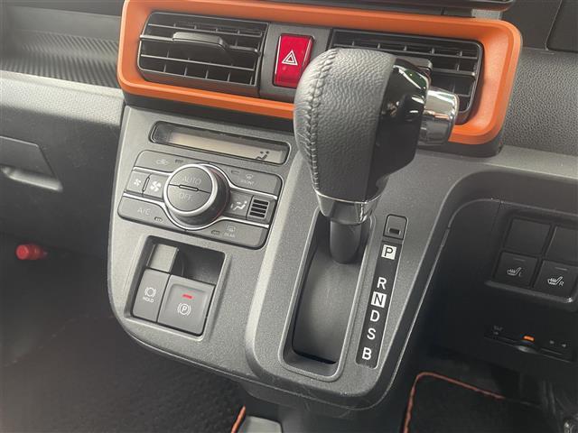 タント ファンクロスターボ 純正10インチナビ パノラミックビューモニター フルセグ ビルトインETC ドライブレコーダー シートヒーター 両側パワースライドドア 運転席ロングスライドシート スマートパノラマパーキング 横滑防止(15枚目)