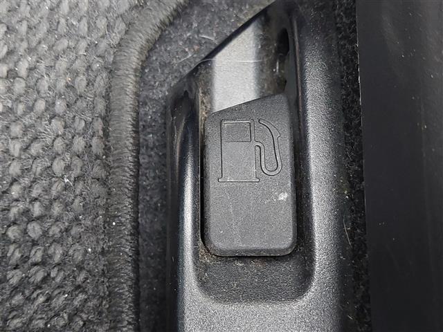 アクア Ｇ　純正ナビ　フルセグＴＶ　バックカメラ　ＥＴＣ　コーナーセンサー　プッシュスタート　純正フロアマット　シートヒーター　ドアバイザー　ＨＩＤヘッドライト　オートライト　スマートキー　前後障害物センサー（17枚目）