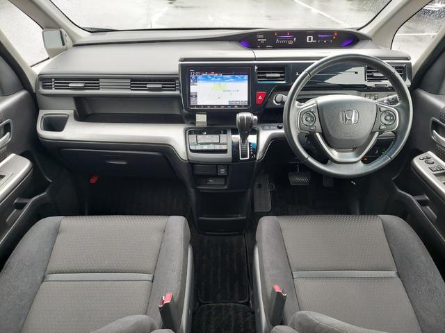 ステップワゴンスパーダ スパーダ ホンダセンシング 純正9インチナビ フルセグ バックカメラ ビルトインETC ドライブレコーダー 両側パワースライドドア パドルシフト アイドリングストップ ホンダセンシング 衝突軽減ブレーキ レーンキープアシスト(2枚目)