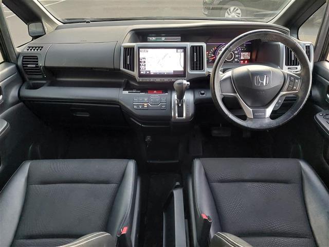 ステップワゴンスパーダ Ｚ　クールスピリット　ワンオーナー　後席モニター　純正ナビ　フルセグＴＶ　バックカメラ　ＥＴＣ　ドラレコ　両側電動スライドドア　ハーフレザーシート　パドルシフト　　ＨＩＤヘッドライト　フォグランプ　純正アルミホイール（2枚目）