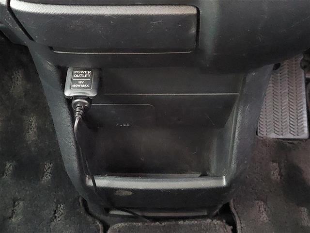 ステップワゴンスパーダ Ｚ　クールスピリット　ワンオーナー　後席モニター　純正ナビ　フルセグＴＶ　バックカメラ　ＥＴＣ　ドラレコ　両側電動スライドドア　ハーフレザーシート　パドルシフト　　ＨＩＤヘッドライト　フォグランプ　純正アルミホイール（13枚目）