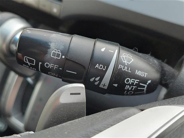 ステップワゴンスパーダ Ｚ　クールスピリット　ワンオーナー　後席モニター　純正ナビ　フルセグＴＶ　バックカメラ　ＥＴＣ　ドラレコ　両側電動スライドドア　ハーフレザーシート　パドルシフト　　ＨＩＤヘッドライト　フォグランプ　純正アルミホイール（18枚目）