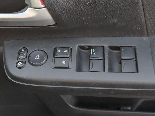 ステップワゴンスパーダ Ｚ　クールスピリット　ワンオーナー　後席モニター　純正ナビ　フルセグＴＶ　バックカメラ　ＥＴＣ　ドラレコ　両側電動スライドドア　ハーフレザーシート　パドルシフト　　ＨＩＤヘッドライト　フォグランプ　純正アルミホイール（25枚目）