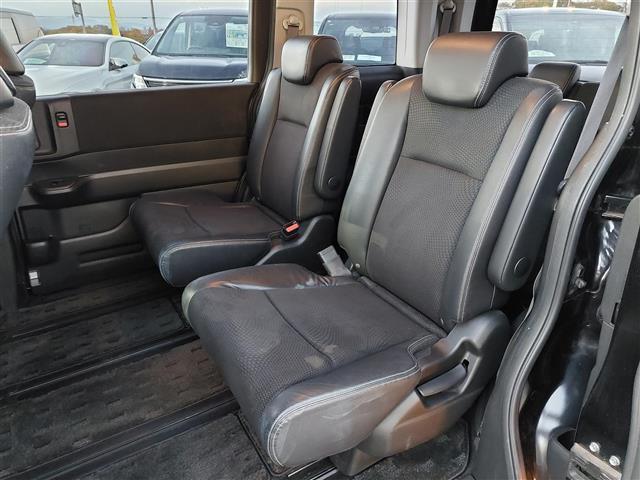 ステップワゴンスパーダ Ｚ　クールスピリット　ワンオーナー　後席モニター　純正ナビ　フルセグＴＶ　バックカメラ　ＥＴＣ　ドラレコ　両側電動スライドドア　ハーフレザーシート　パドルシフト　　ＨＩＤヘッドライト　フォグランプ　純正アルミホイール（33枚目）