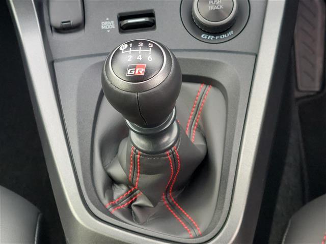 GRヤリス RZ ハイパフォーマンス ナビパッケージ搭載車 寒冷地仕様 ディスプレイオーディオ ドライブレコーダー前後 ステアリングヒーター シートヒーター JBLプレミアムサウンドシステム アクティブサウンドコントロール ETC2.0(10枚目)