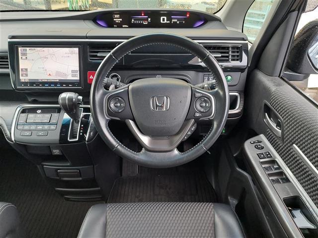 ステップワゴンスパーダ スパーダ・クールスピリット　純正９インチディーラーナビ　ナビ装着用スペシャルパッケージ　フリップダウンモニター　ＥＴＣ　両側パワースライドドア　わくわくゲート　バックカメラ　ドライブレコーダー　コンフォートビューパッケージ（11枚目）