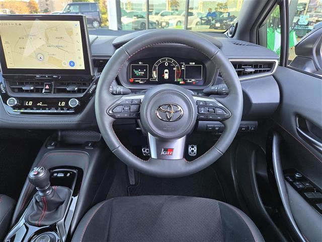 ＧＲカローラ ＲＺ　４ＷＤ　６ＭＴ　純正ディスプレイオーディオ　コネクトナビ　フルセグテレビ　トヨタセーフティセンス　純正ＢＢＳ製１８インチアルミホイール　カラードキャリパー　シートヒーター　ＥＴＣ２．０　ハンドルヒータ（8枚目）