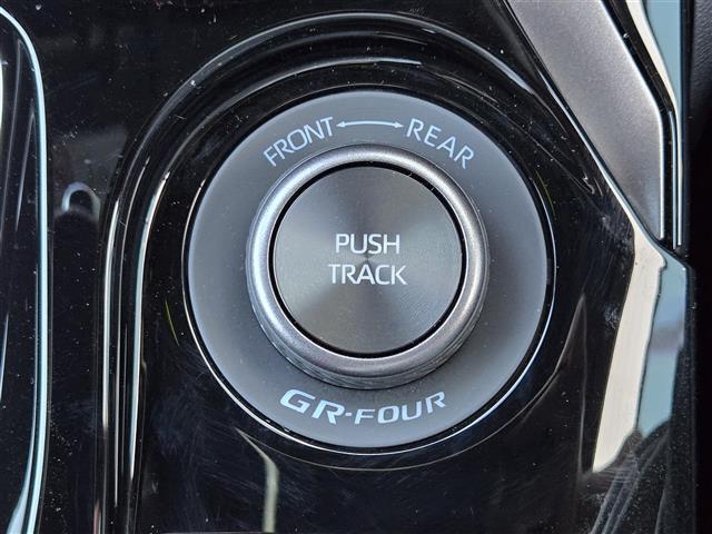 ＧＲカローラ ＲＺ　４ＷＤ　６ＭＴ　純正ディスプレイオーディオ　コネクトナビ　フルセグテレビ　トヨタセーフティセンス　純正ＢＢＳ製１８インチアルミホイール　カラードキャリパー　シートヒーター　ＥＴＣ２．０　ハンドルヒータ（12枚目）