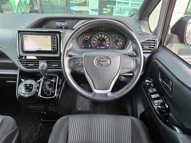 ヴォクシー ＺＳ　モデリスタエアロ　純正ナビ　フルセグ　バックカメラ　クルーズコントロール　パワースライドドア　衝突軽減ブレーキ　レーンキープアシスト　コーナーセンサー　オートマチックハイビーム　スマートキー　ＢＴ接続（7枚目）