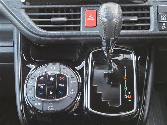 ヴォクシー ＺＳ　モデリスタエアロ　純正ナビ　フルセグ　バックカメラ　クルーズコントロール　パワースライドドア　衝突軽減ブレーキ　レーンキープアシスト　コーナーセンサー　オートマチックハイビーム　スマートキー　ＢＴ接続（10枚目）