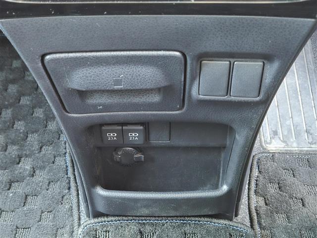 ヴォクシー ＺＳ　モデリスタエアロ　純正ナビ　フルセグ　バックカメラ　クルーズコントロール　パワースライドドア　衝突軽減ブレーキ　レーンキープアシスト　コーナーセンサー　オートマチックハイビーム　スマートキー　ＢＴ接続（11枚目）