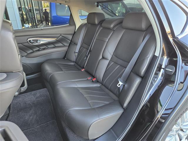 シーマ ハイブリッド VIP G BOSE 5.1chサラウンド 後席プライベートシアター サンルーフ 純正ナビ バックカメラ ETC ドラレコ レーダークルコン 革シート パワーシート シートヒーター エアシート 純正アルミホイール(28枚目)