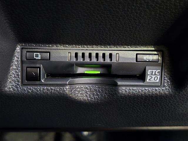 ヤリスクロス ハイブリッドＺ　アドベンチャー　純正ディスプレイオーディオ　バックカメラ　ビルトインＥＴＣ　パワーシート　シートヒーター　ハーフレザーシート　ステアリングヒーター　ＬＥＤヘッドライト　スマートキー　アダプティブクルーズ　２．０ＥＴＣ（6枚目）