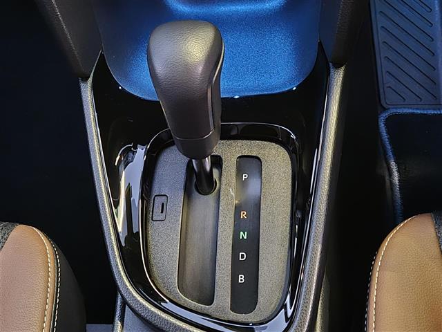 ヤリスクロス ハイブリッドＺ　アドベンチャー　純正ディスプレイオーディオ　バックカメラ　ビルトインＥＴＣ　パワーシート　シートヒーター　ハーフレザーシート　ステアリングヒーター　ＬＥＤヘッドライト　スマートキー　アダプティブクルーズ　２．０ＥＴＣ（11枚目）