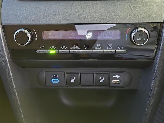 ヤリスクロス ハイブリッドＺ　アドベンチャー　純正ディスプレイオーディオ　バックカメラ　ビルトインＥＴＣ　パワーシート　シートヒーター　ハーフレザーシート　ステアリングヒーター　ＬＥＤヘッドライト　スマートキー　アダプティブクルーズ　２．０ＥＴＣ（13枚目）