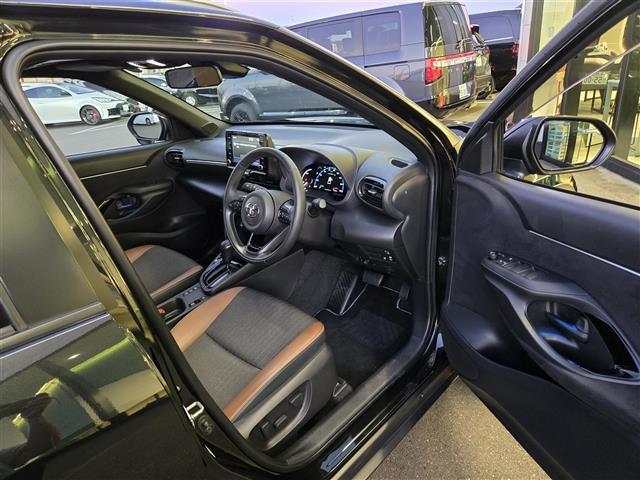 ヤリスクロス ハイブリッドＺ　アドベンチャー　純正ディスプレイオーディオ　バックカメラ　ビルトインＥＴＣ　パワーシート　シートヒーター　ハーフレザーシート　ステアリングヒーター　ＬＥＤヘッドライト　スマートキー　アダプティブクルーズ　２．０ＥＴＣ（23枚目）