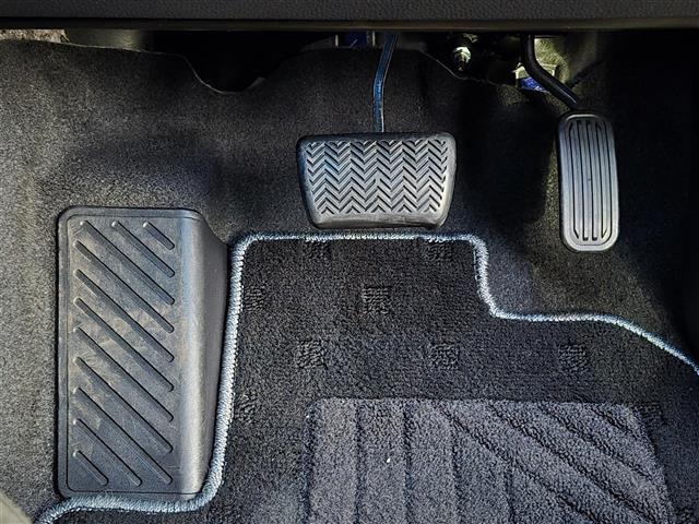 ヤリスクロス ハイブリッドＺ　アドベンチャー　純正ディスプレイオーディオ　バックカメラ　ビルトインＥＴＣ　パワーシート　シートヒーター　ハーフレザーシート　ステアリングヒーター　ＬＥＤヘッドライト　スマートキー　アダプティブクルーズ　２．０ＥＴＣ（24枚目）