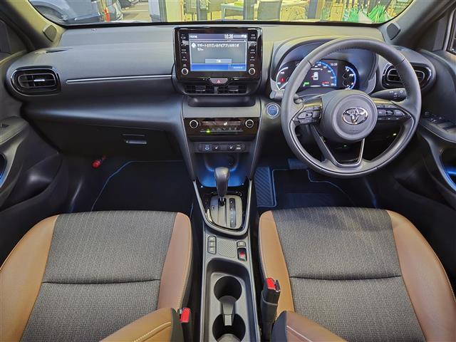 ヤリスクロス ハイブリッドＺ　アドベンチャー　純正ディスプレイオーディオ　バックカメラ　ビルトインＥＴＣ　パワーシート　シートヒーター　ハーフレザーシート　ステアリングヒーター　ＬＥＤヘッドライト　スマートキー　アダプティブクルーズ　２．０ＥＴＣ（42枚目）