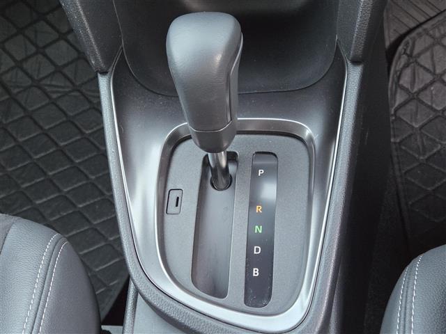 ヤリスクロス ハイブリッド　ＧＲスポーツ　純正ディスプレイオーディオ　パノラミックビューモニター　ハーフレザーシート　シートヒーター　ステアリングヒーター　ＬＥＤヘッドライト　オートライト　スマートキー　全周囲モニター　オートハイビーム（7枚目）