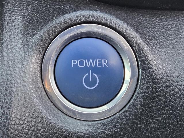 ヤリスクロス ハイブリッド　ＧＲスポーツ　純正ディスプレイオーディオ　パノラミックビューモニター　ハーフレザーシート　シートヒーター　ステアリングヒーター　ＬＥＤヘッドライト　オートライト　スマートキー　全周囲モニター　オートハイビーム（11枚目）