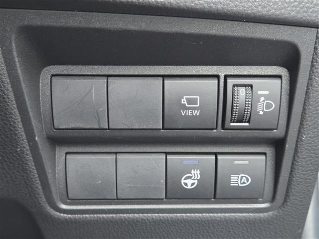 ヤリスクロス ハイブリッド　ＧＲスポーツ　純正ディスプレイオーディオ　パノラミックビューモニター　ハーフレザーシート　シートヒーター　ステアリングヒーター　ＬＥＤヘッドライト　オートライト　スマートキー　全周囲モニター　オートハイビーム（12枚目）